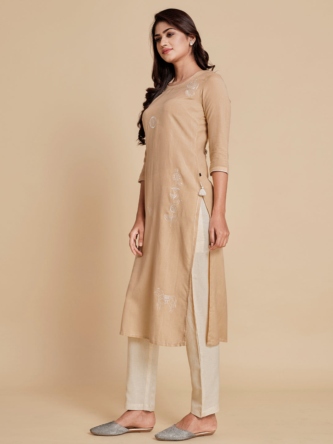 Embroidered Kurta With Trouser - ARH559